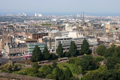 Edinburgh view from castle image (c) Gilly Pickup