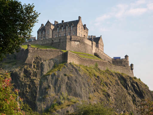 Edinburgh Castle (c) Gilly Pickup