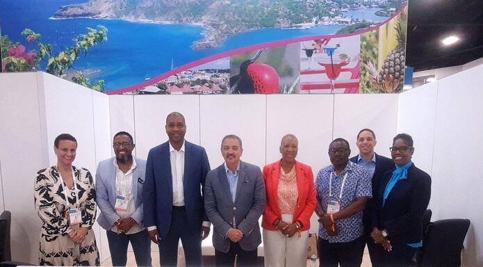 Representatives of RCI Group, Antigua and Barbuda Ministry of Tourism and the Tourism Authority signing